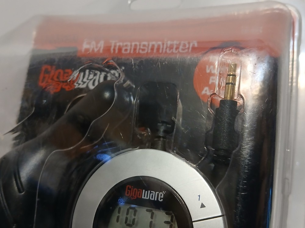 Gigaware FM Transmitter NEW! 12-494 12VDC plug - 3.5mm plug - Autoscan