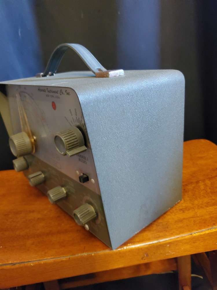 GENOMETER MODEL 156 VOLTMETER