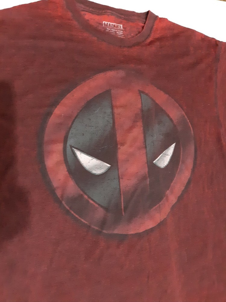 Marvel Deadpool Red Small T-Shirt  