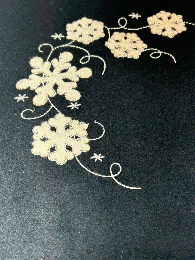 Table Runner Snowflake Pattern