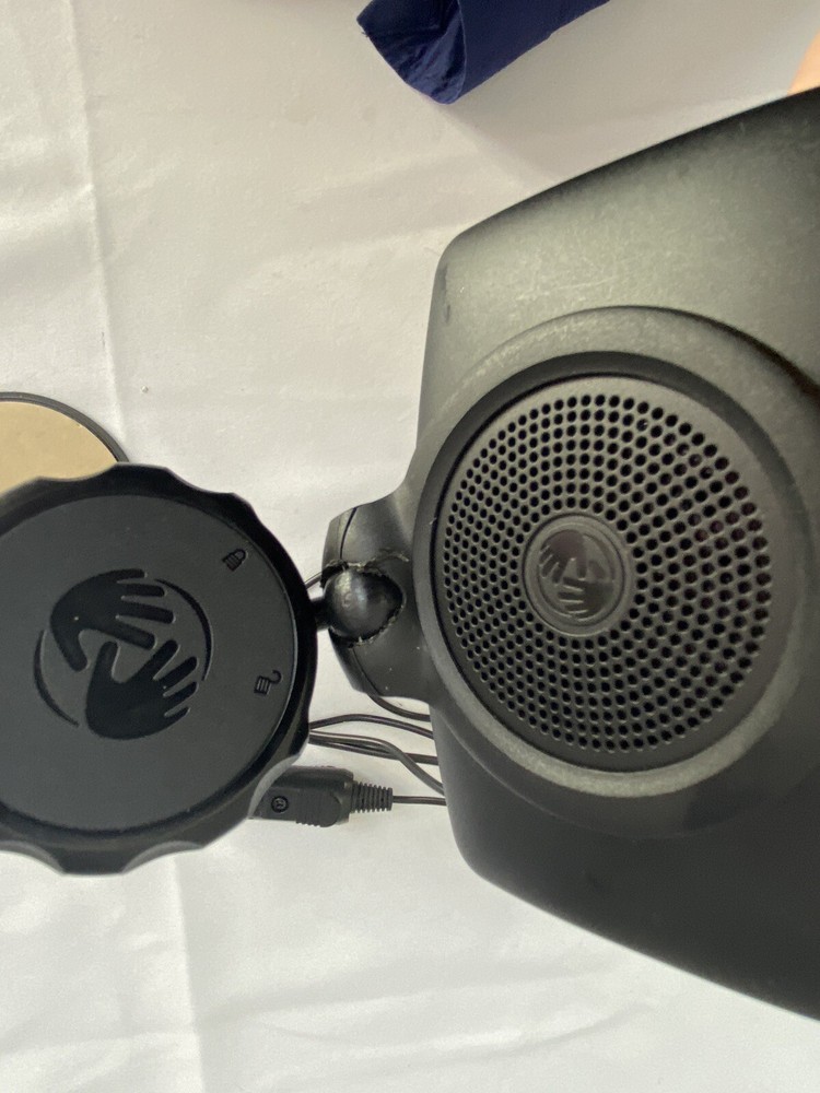 TomTom XL 335 SE Automotive Mountable Bundle. Missing Suction Cup