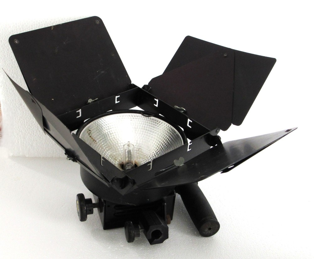 Lowel DP 1000W Halogen Light Unit with Adjustable Barn Doors