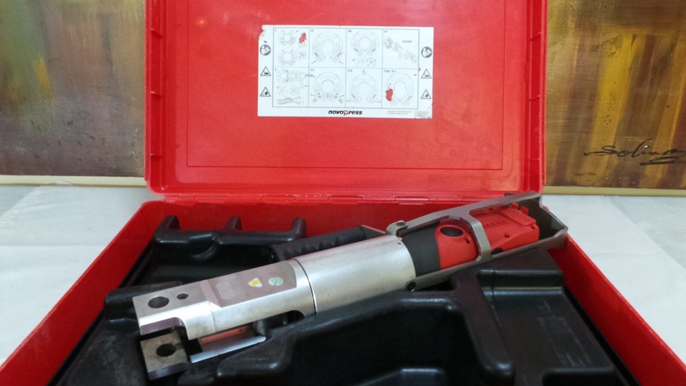 ACO401 Battery Pressing Tool with Case.