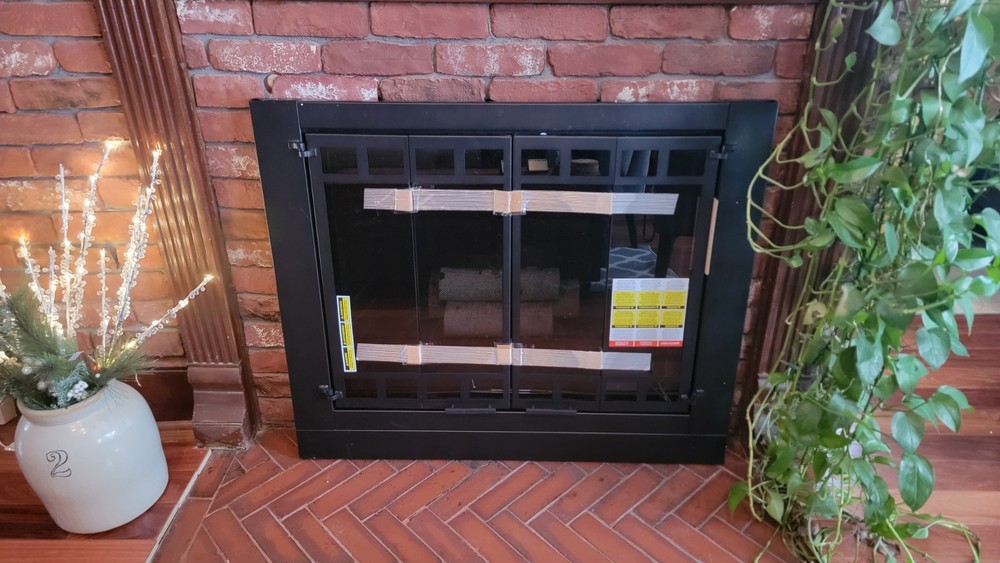 Uniflame Medium Glass Fireplace Doors with Screen