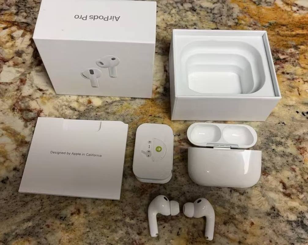 Apple AirPods Pro 3 Active Noise Cancelling Earbuds w/UCB-C Magsafe Unused Open