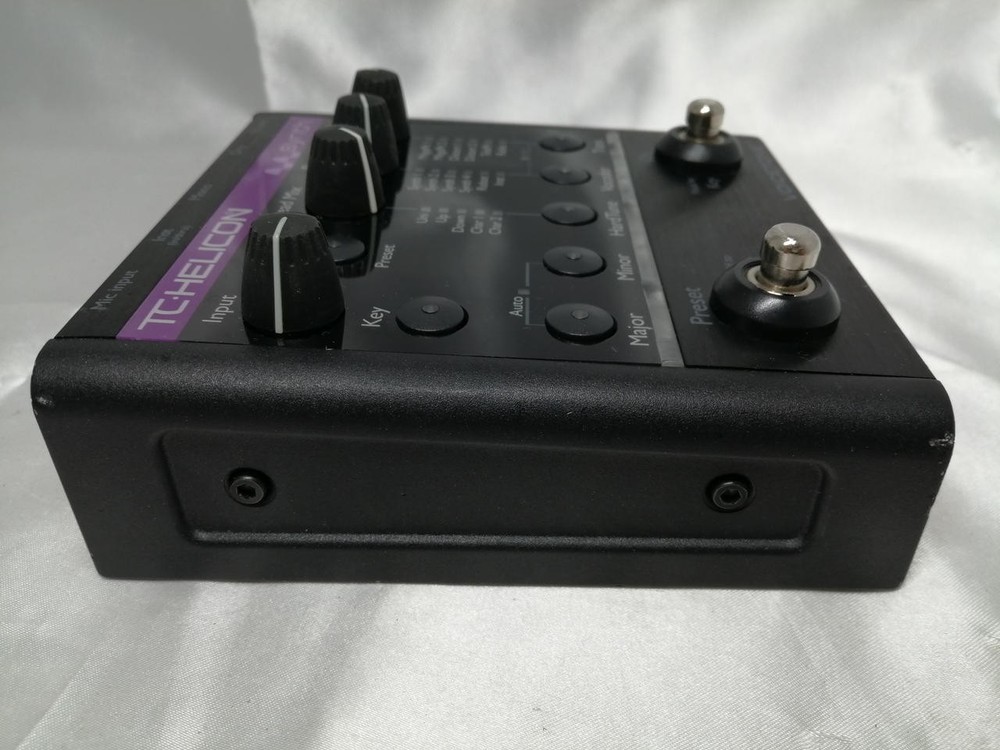 TC-HELICON VOICETONE SYNTH Vocal Effects Processor Vocoder Autotune Stompbox