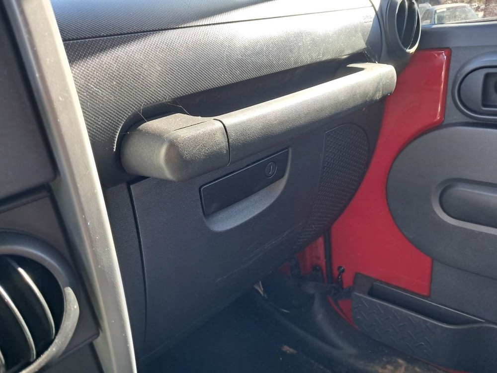 TJ        2010 Glove Box 4826359