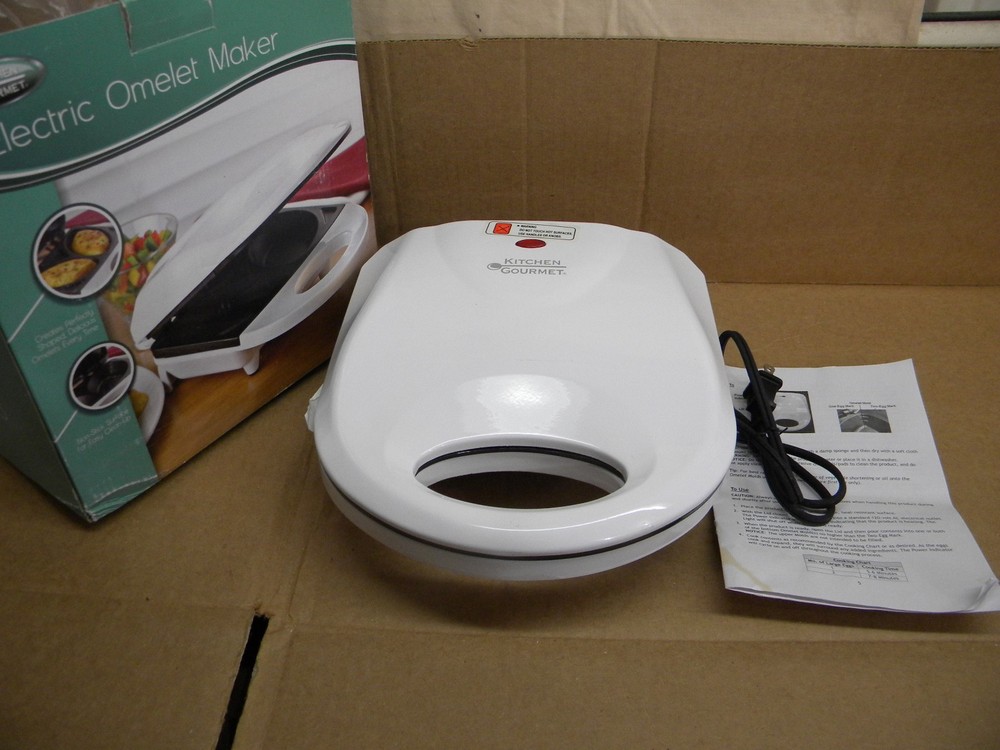 Kitchen Gourmet Two-Serving Omelet Maker Model# SW-086 White NIB