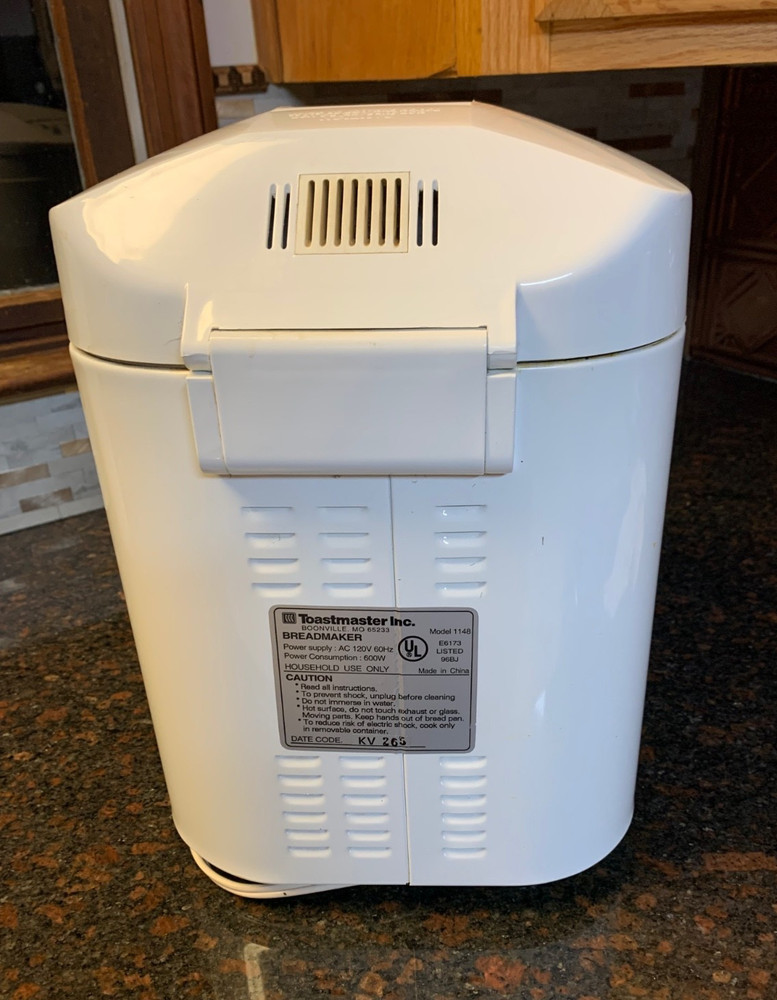 Toastmaster Bread Machine 1148 Bread Maker Horizontal 2 lb Loaf White