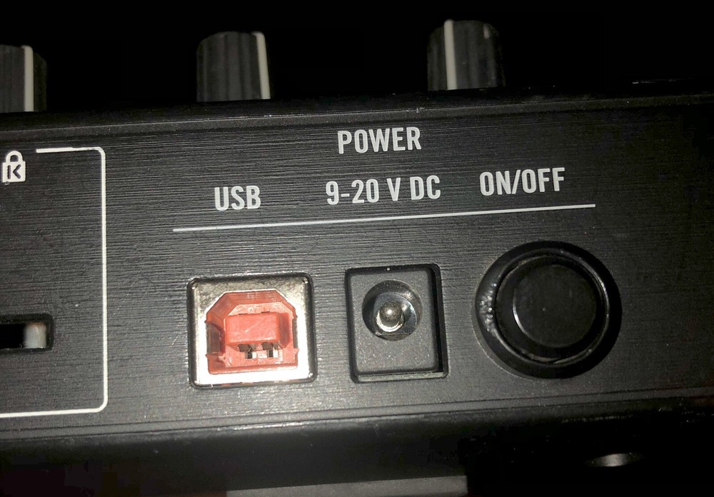 Native Instruments Traktor Kontrol S2 DJ Controller MK1