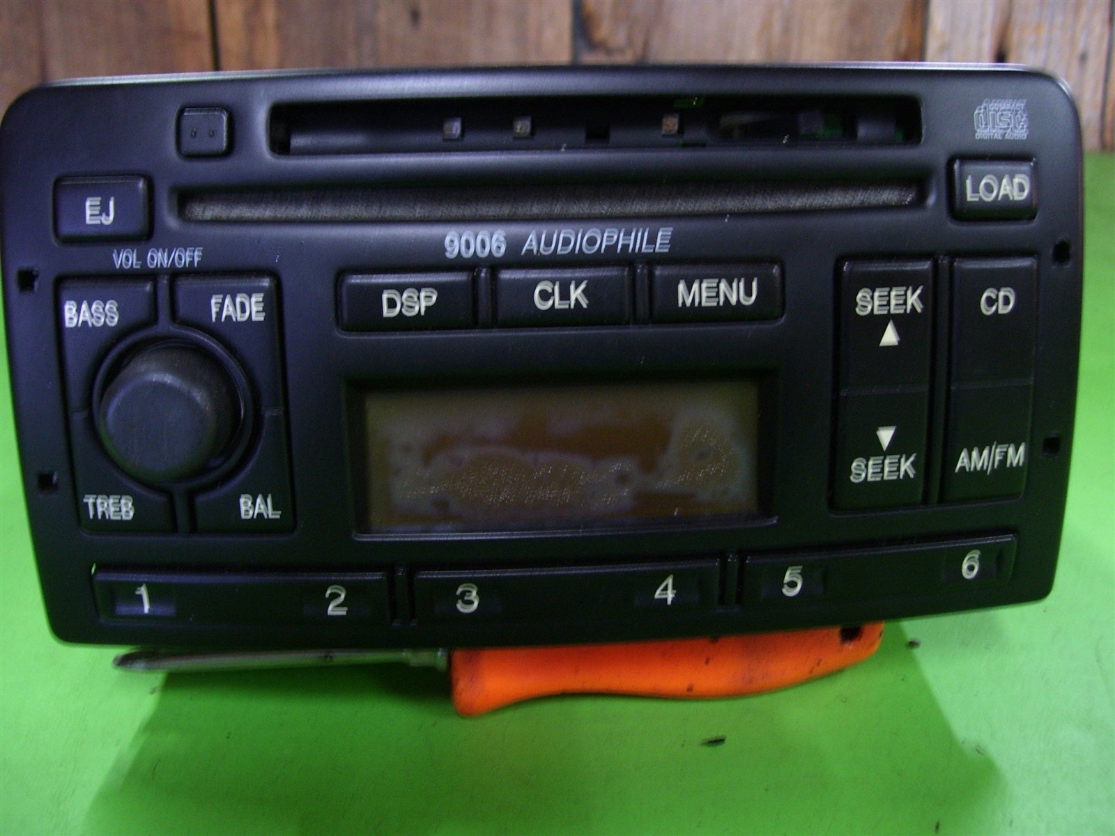 2002 Ford Focus SVT Radio Stereo 6-Disc CD Changer FOR PARTS ONLY Damaged