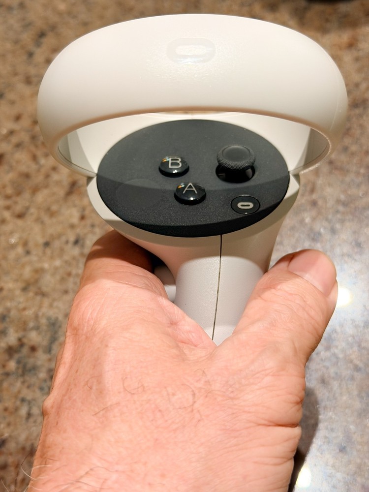 Meta Oculus Quest 2 VR Headset + Controllers – Excellent Condition – Orig Strap