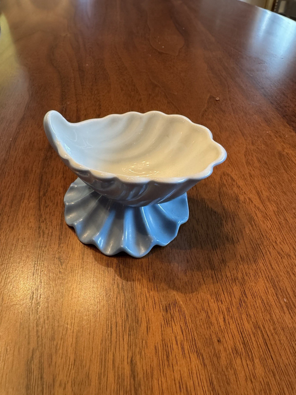 Vintage Victoria Czechoslovakia Porcelain Shell Open Salt Cellar – Ruffled Foot
