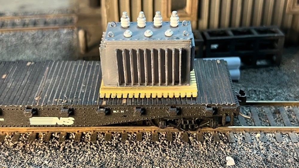 N Scale Electrical Transformer With Pallet Flat Car Load (2)