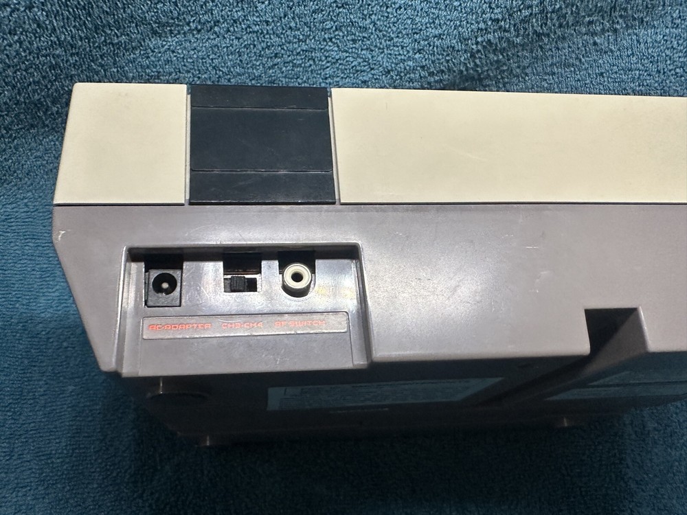 Nintendo NES System Mario Games 2 Controllers Zapper Cords Tested