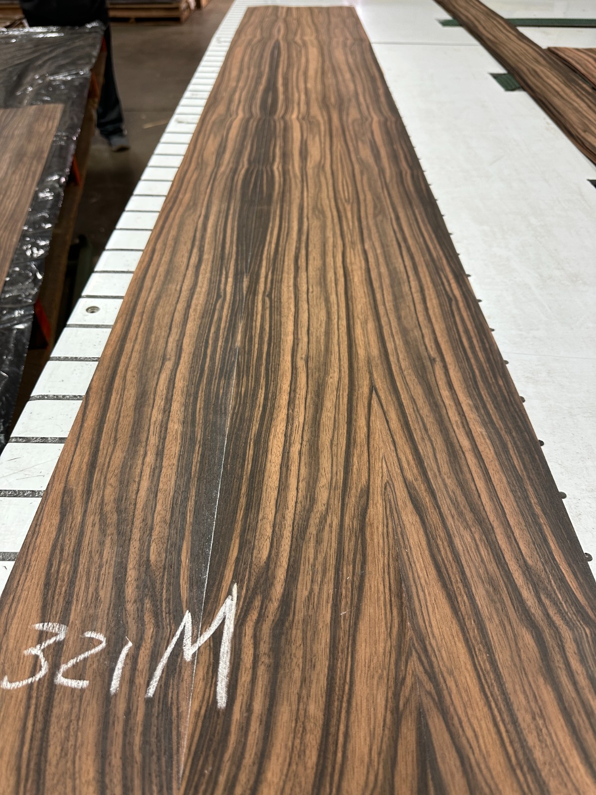 MACASSAR EBONY Paperbacked Wood Veneer 88'' x 13'' 321M