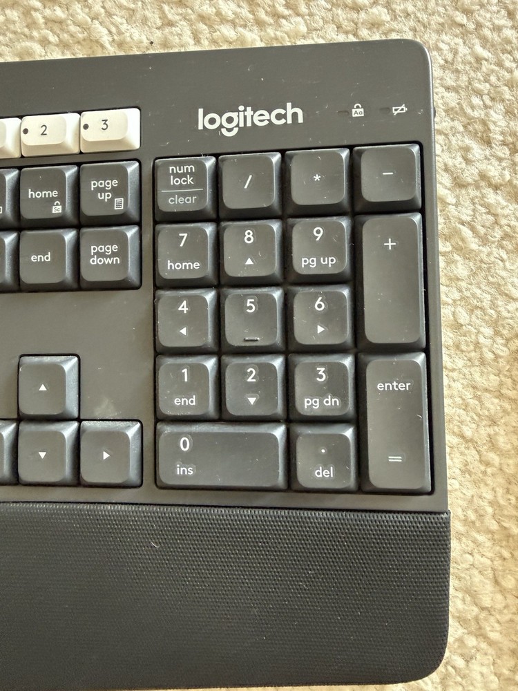 Logitech K850 Wireless/unify Bluetooth Keyboard With M350 Pebble Bluetooth Mouse