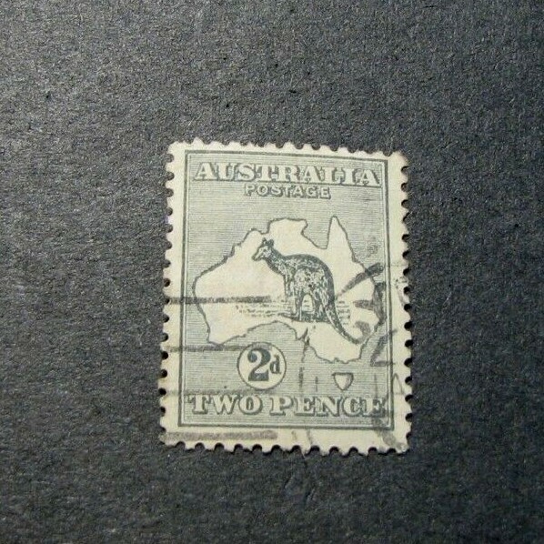 Australia Stamp Scott# 3  Kangaroo and Map 1913  C542