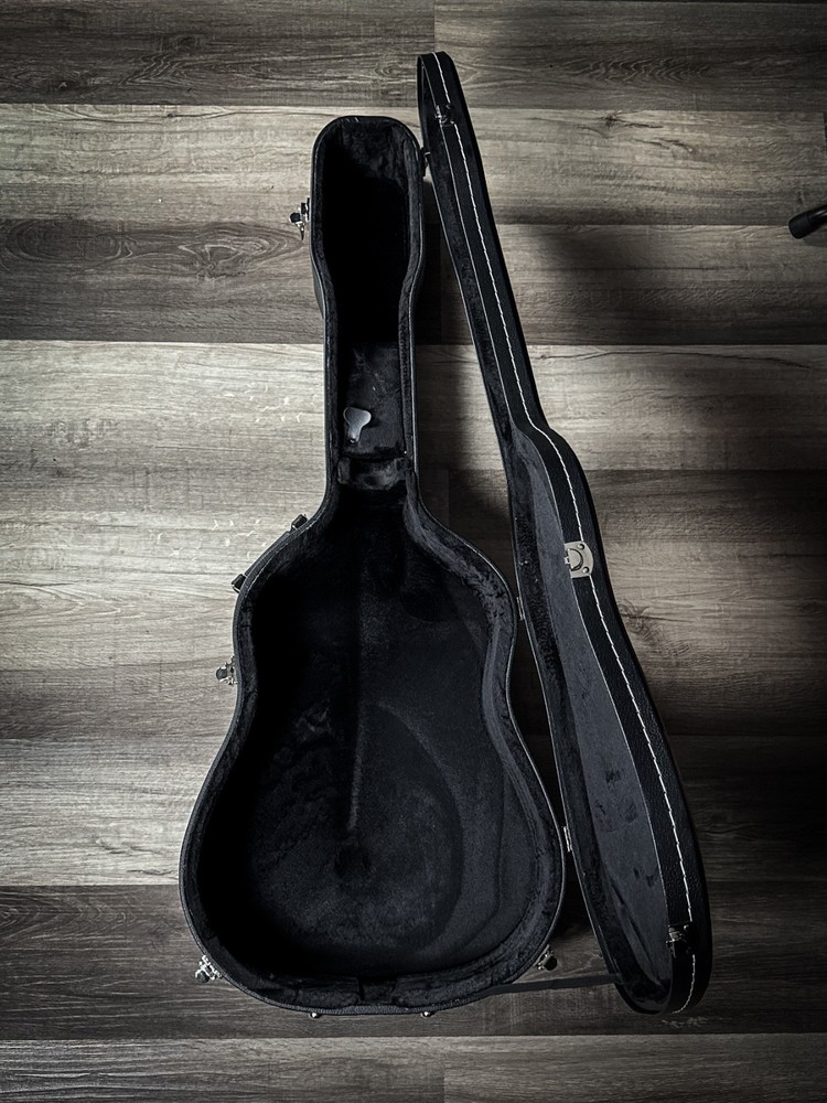Fender Hard Shell Dreadnought Acoustic Guitar Case