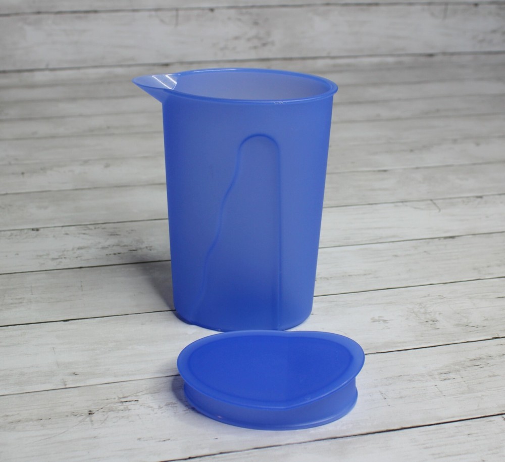 EUC Tupperware Pitcher Beverage Juice Blue