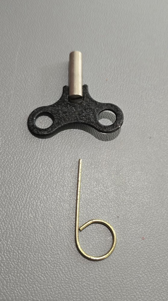 D&A Wind Up Movement Pendulum Wall Clock Fully Functional Ornate Carvings Key