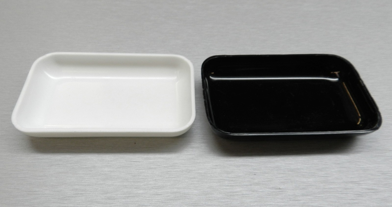 Sorting Trays Plastic for Diamonds Beads Gemstones White & Black Open Trays 2 pc