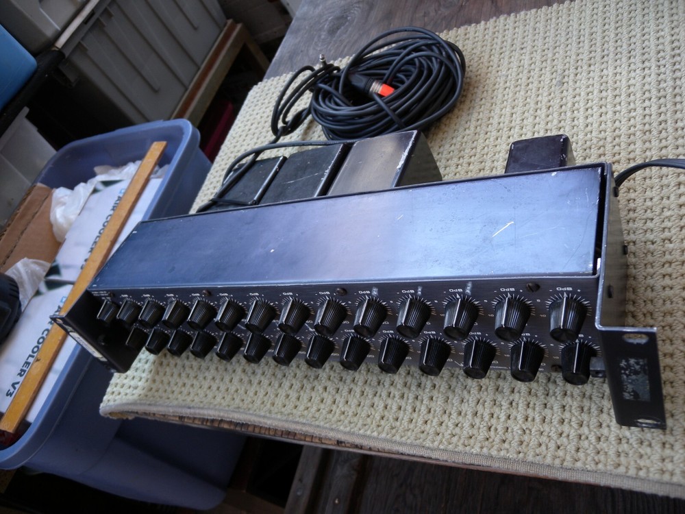 WHITE PROFESSIONAL EQUALIZER 4000. GREAT WORKED CONDITION. WITH TESTED. U.S.A