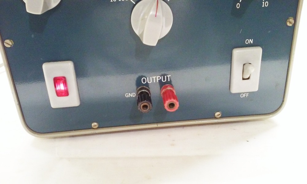 Vintage audio oscillator Cenco 80593 POWERS ON UNTESTED