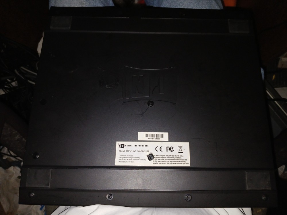 Maschine groove production studio N1 Controller No Software. Untested.