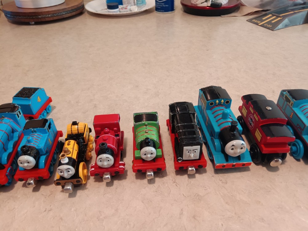 Mixed Lot Of 14 Thomas Trains.