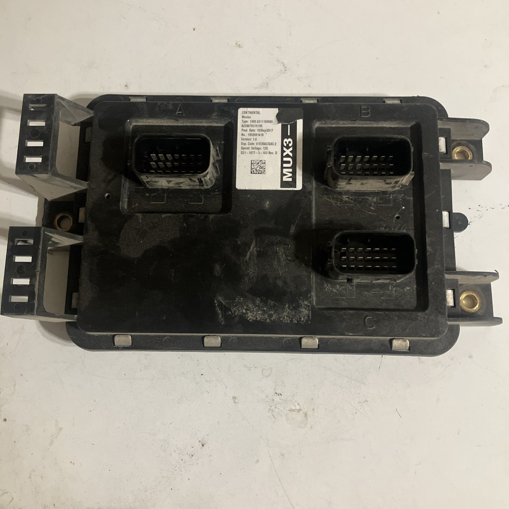 PACCAR  CONTINENTAL  CHASSIS CONTROL MODULE    Q21-1077-3-103    *READY TO SHIP*