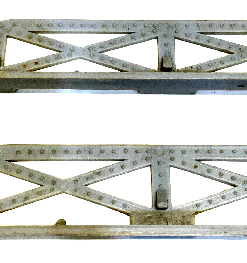 AFX 1/64 2 x Bridge Track Supports Grey