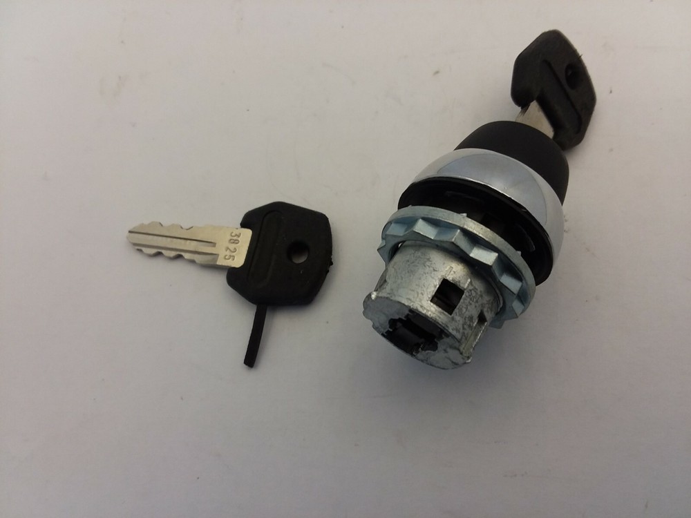 SPRECHER & SCHUH D7M-KM23 SELECTOR SWITCH 2-POSTION MAINTAINED KEY L/R NNB