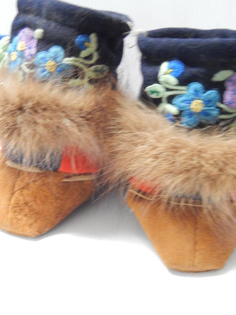 VINTAGE MID CENTURY CANADIAN N. CREE INDIAN HI TOP EMBROIDERED MUKLUKS MOCCASINS