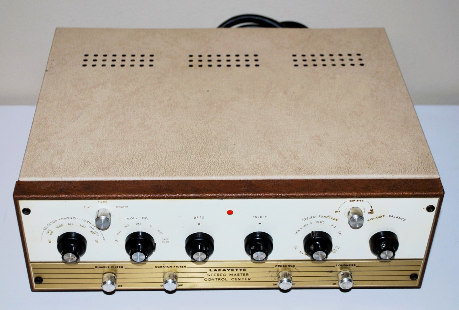 VINTAGE LAFAYETTE KT-600 STEREO MASTER CONTROL CENTER PREAMP TUBE PREAMPLIFIER