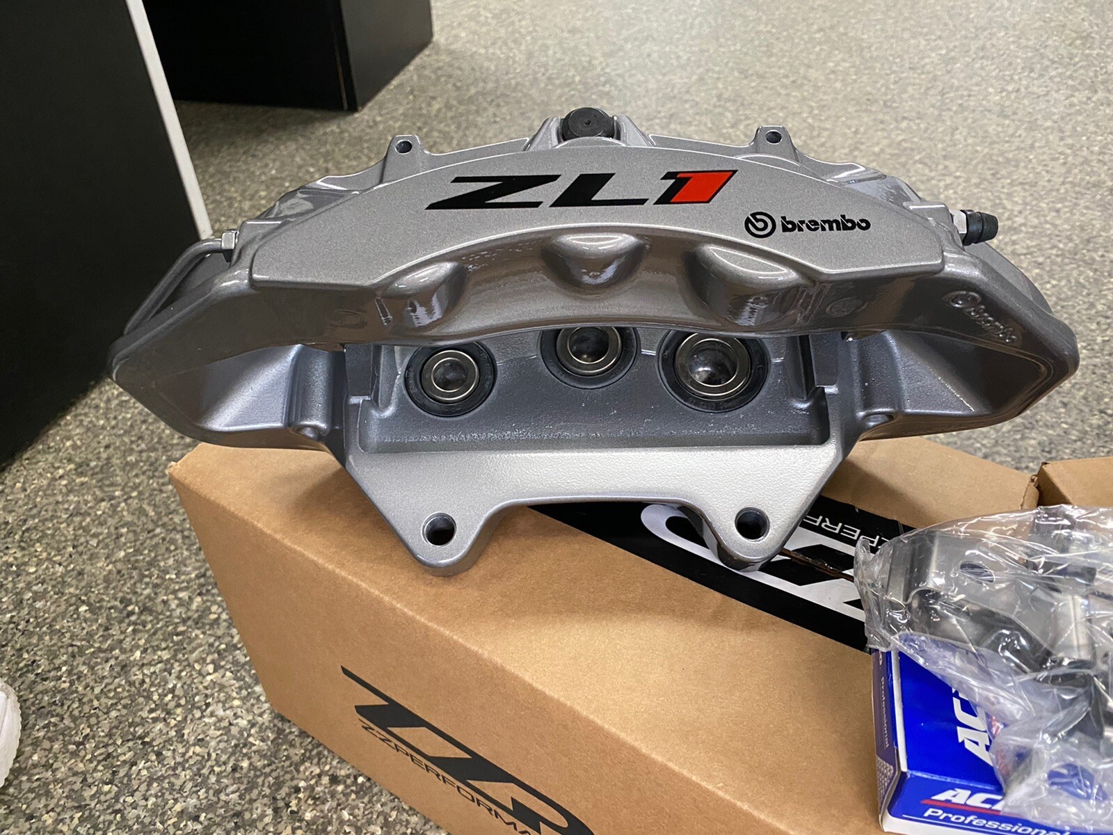 2016+ Chevy Camaro ZL1 Brembo Front 6 Piston Brake caliper Upgrade Kit