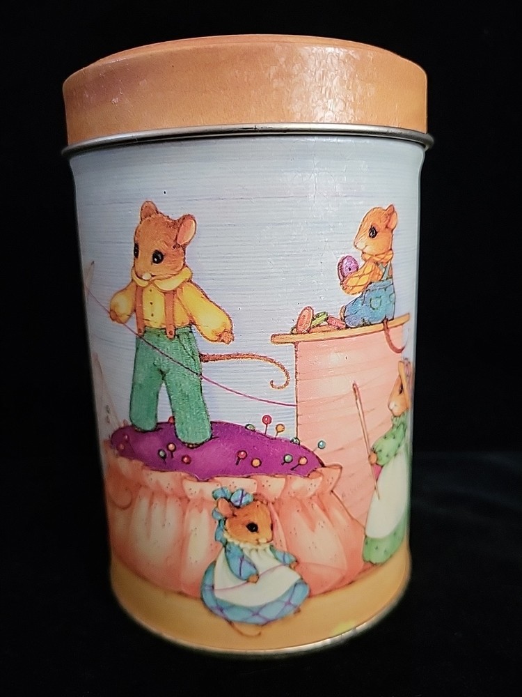 Adorable Tin container w/Sewing Mouse Theme 5" Tall