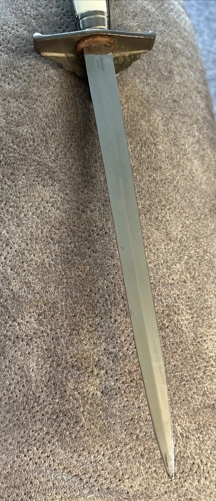 Dagger-(h)