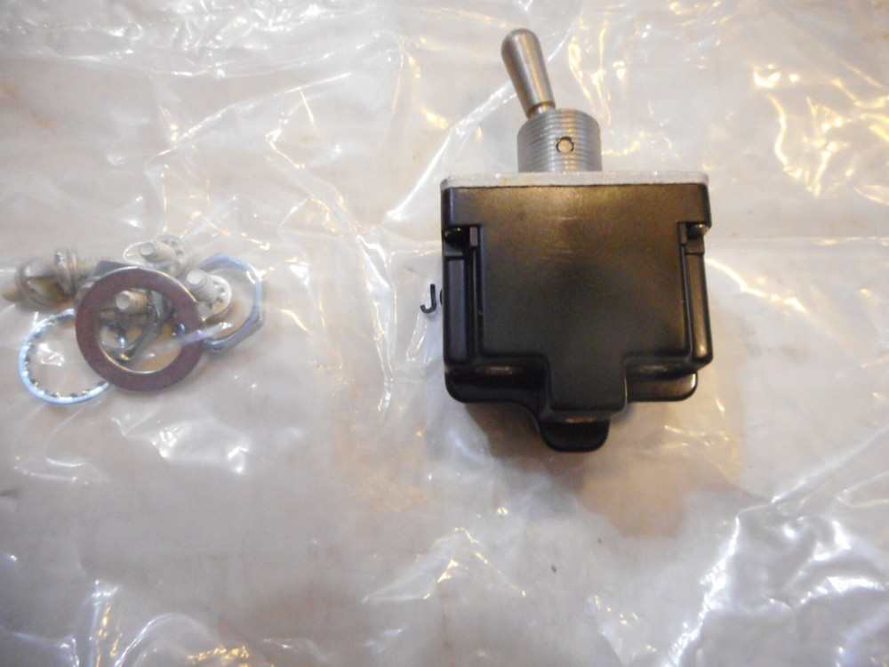 AIRCRAFT TOGGLE SWITCH 2TLI-5 USA MICRO SWITCH MS24524-31