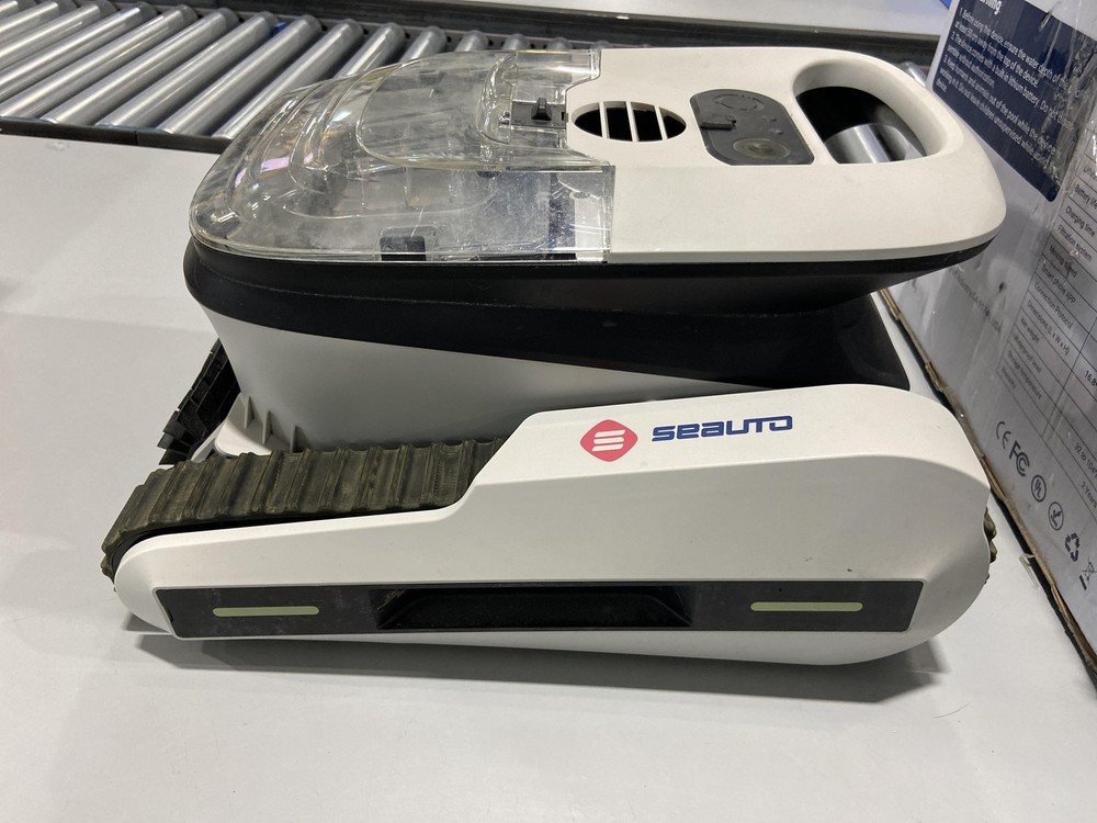 HYDRUS SEAUTO SEAL PLUS SMART ROBOTIC POOL CLEANERS - - Scratch & Dent