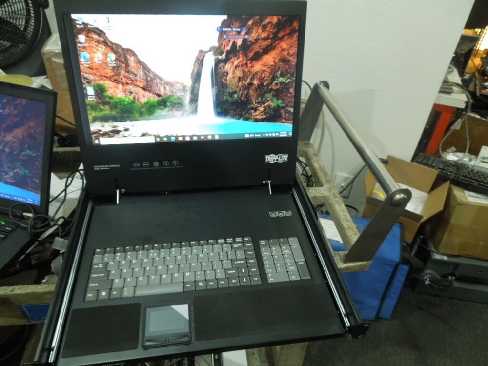 Tripp-Lite Model: B021-000-19 Rackmount Console