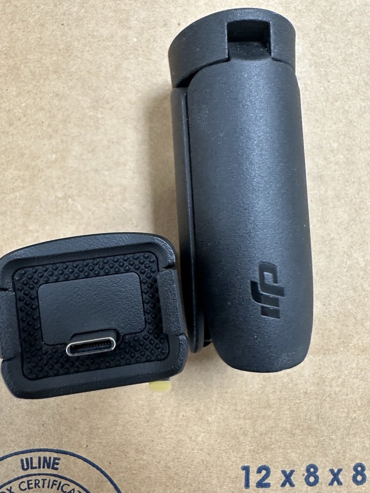 DJI Osmo Pocket 3 - HANDLE WITH 1/4" THREAD & MINI TRIPOD