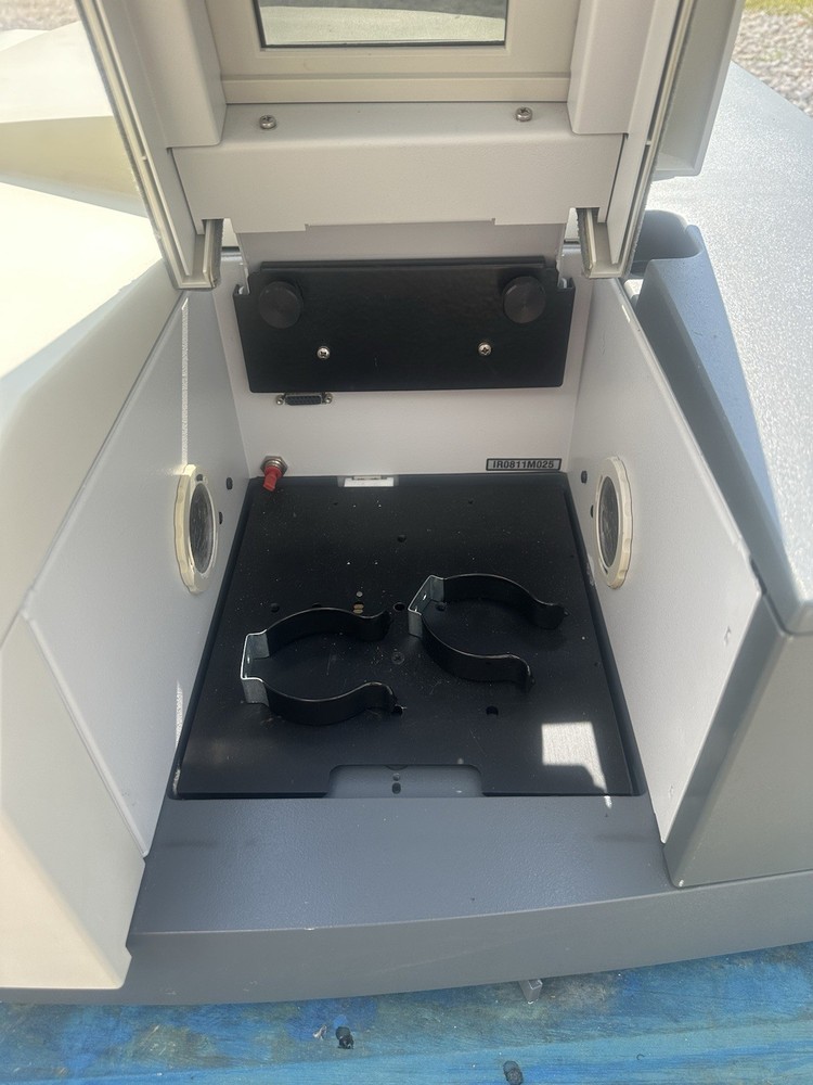 Varian 660-IR FT-IR Spectrometer w/ 610-IR FT-IR Microscope