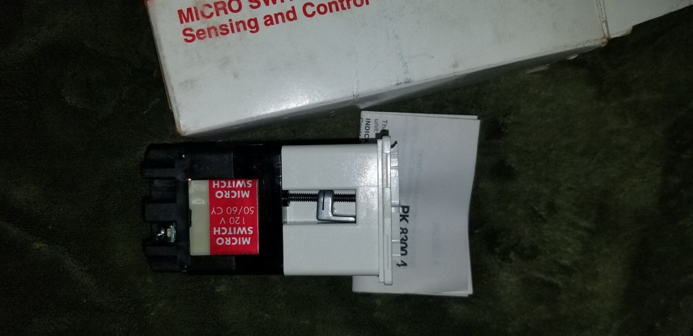 New Honeywell Microswitch 908AAA01 NIB NOS