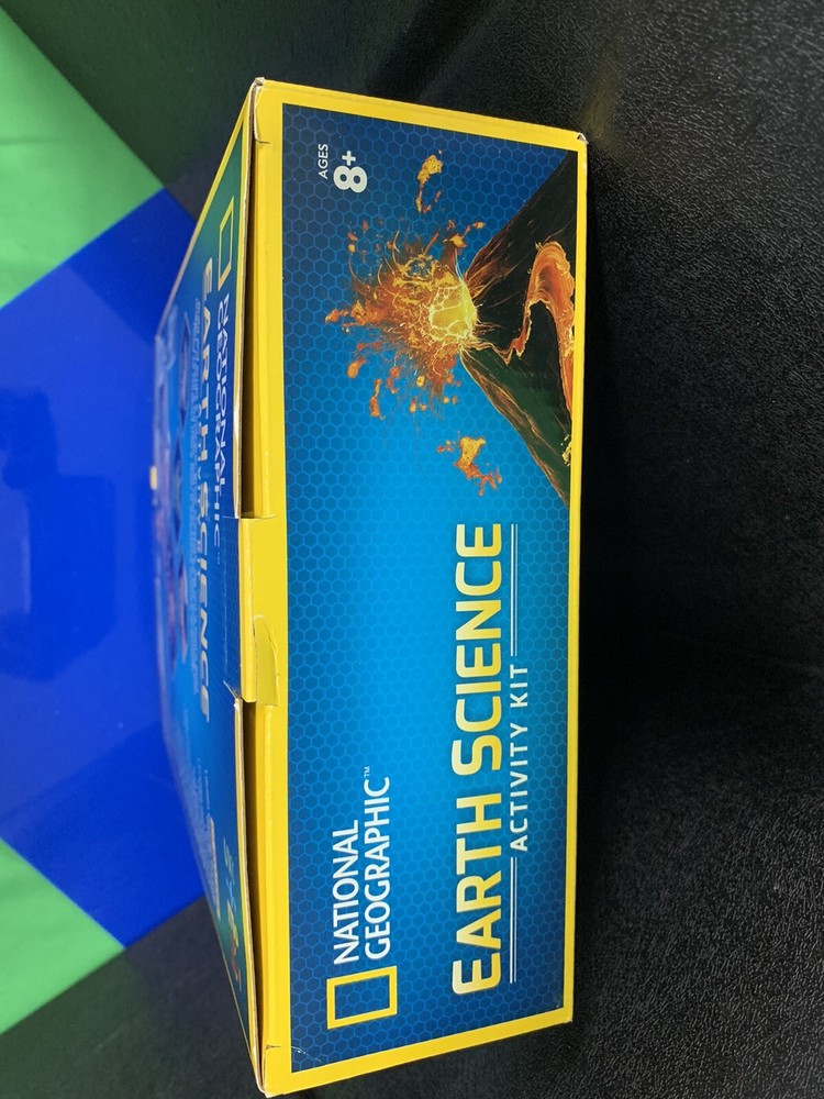 NATIONAL GEOGRAPHIC Earth Science Kit - Over 5 Science Experiments & STEM