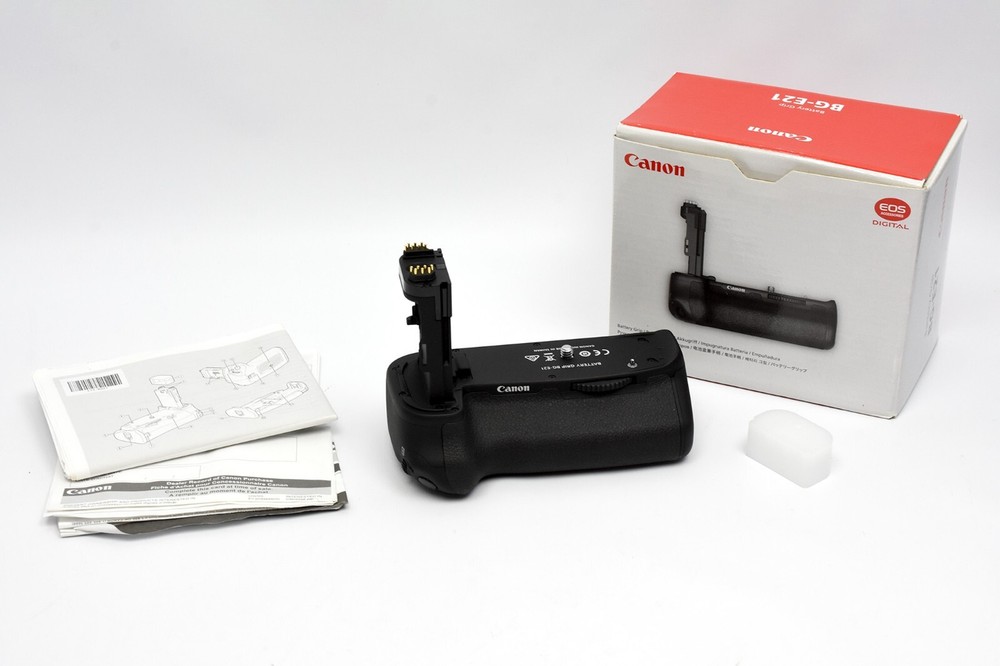 Canon BG-E21 Battery Grip - MINT