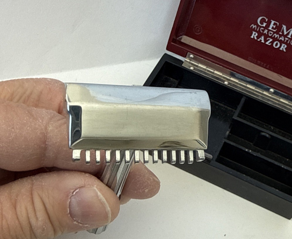 Vintage GEM Micromatic Razor with Bakelite Case -