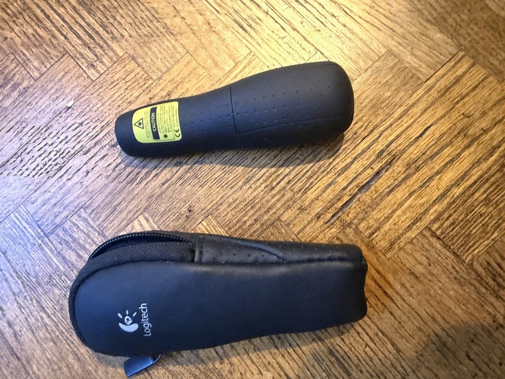 Logitech R400 Laser Presentation Remote - Black