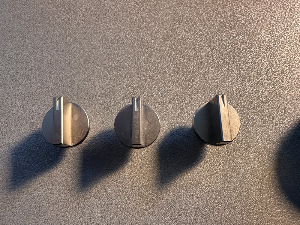 VTG TECHNICS STEREO RECEIVER - 4 KNOB KNOBS LOT