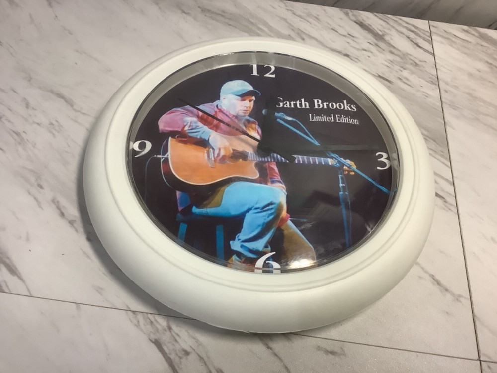 Garth Brooks Wall Clock-vintage-.**RARE** 9”